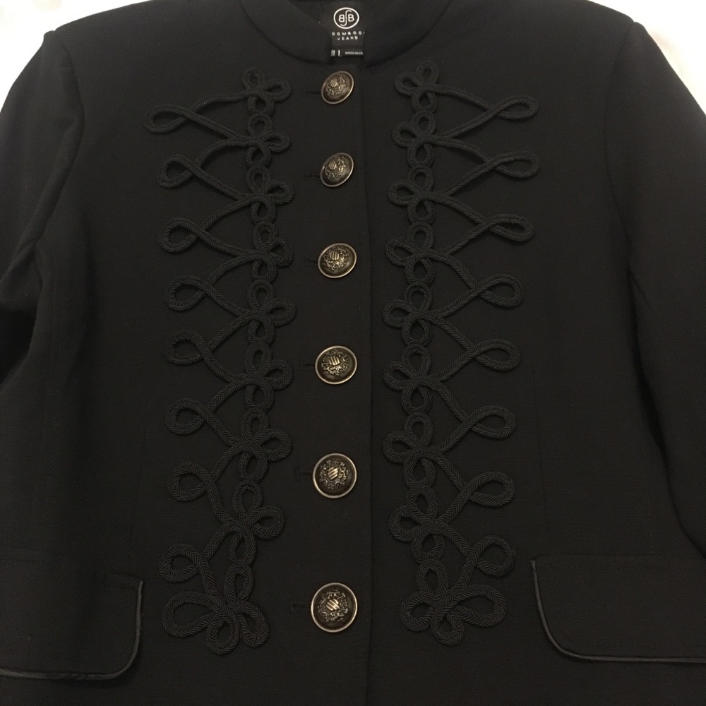 Amazing jacket with cute details size Large